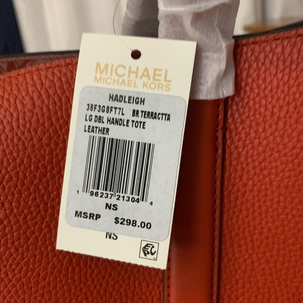 Michael Kors Leather Toat - Picture 2 of 4